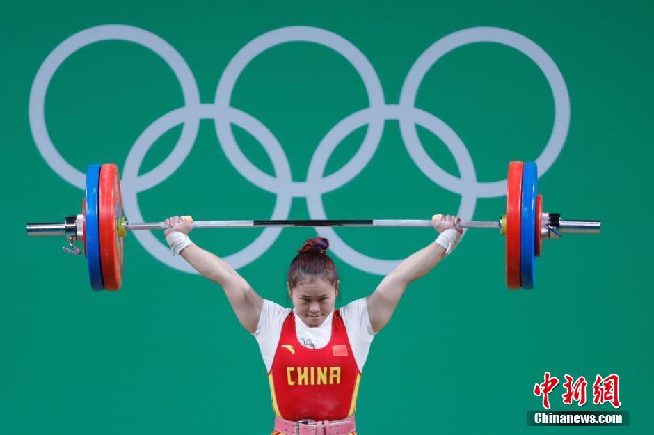 【里约奥运】女子举重63公斤级 邓薇打破世界