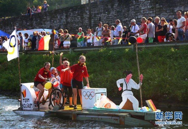 比利时举办第34届“浴缸划船节”（高清组图）
