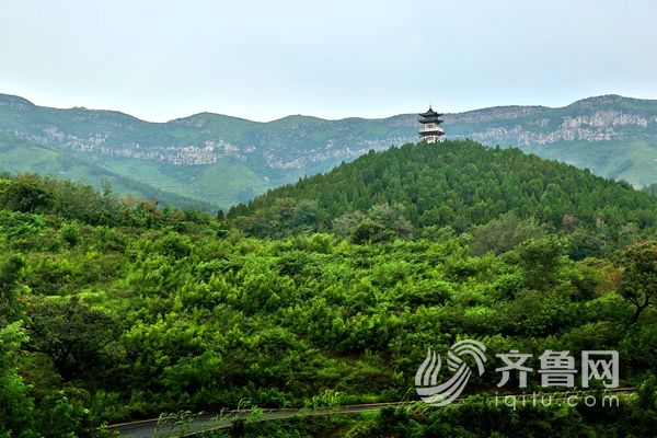 雨后朱家峪景区文峰山景色