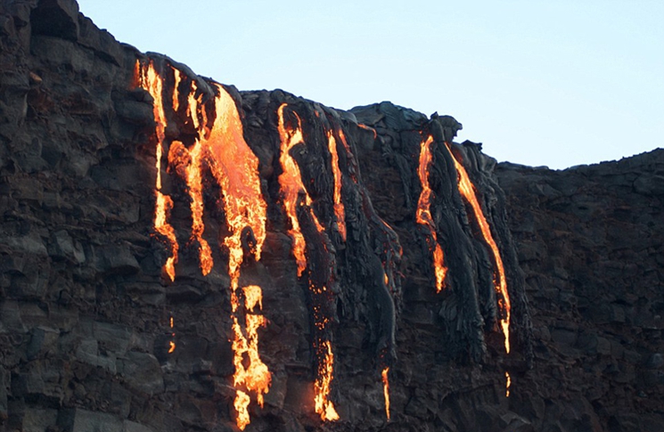 夏威夷沉睡三年火山爆发 每天吸引6000人参观（组图）