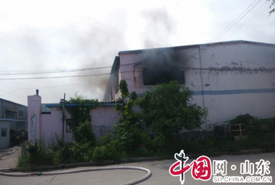 滨州：康利来食品厂房发生火灾 消防迅速救援