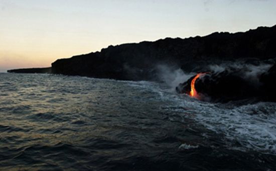 夏威夷沉睡三年火山爆發 每天吸引6000人參觀（組圖）