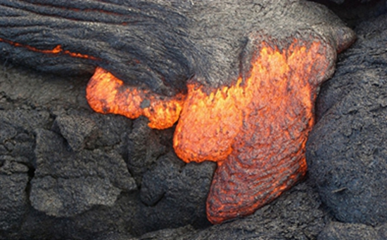 夏威夷沉睡三年火山爆發 每天吸引6000人參觀（組圖）