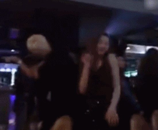 BigBang勝利夜店被灌酒 與女子熱舞（組圖）