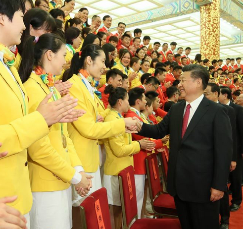 習近平會見奧運代表團 稱讚女排精神振奮全國人民（組圖）