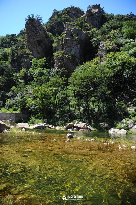 崂山北线水库迎丰水期 山上平湖景色醉人