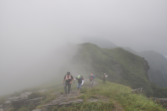 走進武功山 驢友重裝徒步穿越之旅（組圖）