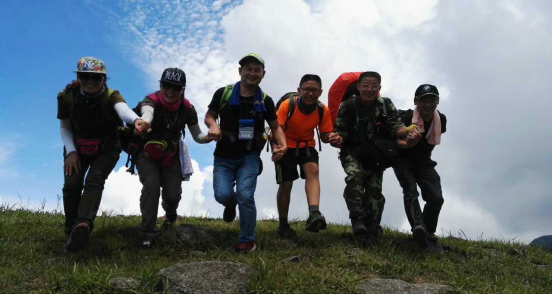 走進武功山 驢友重裝徒步穿越之旅（組圖）