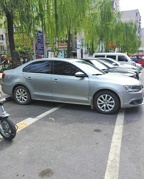 濟南市民路邊停車遭遇隨意收費 相關部門：研究後回復