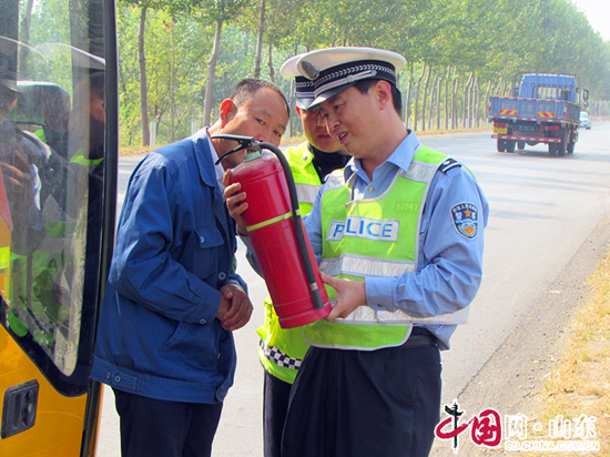 濱州陽信公安交警大隊：嚴查校車及接送學生車輛交通違法行為