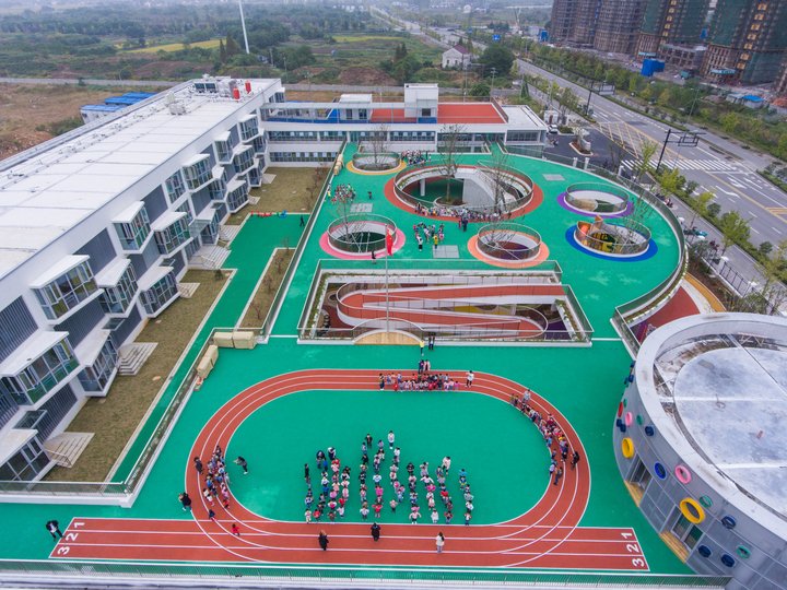 潮不潮！浙江一家 
幼兒園 
 
屋頂 
建 
跑道 
