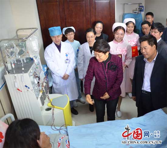 山东省副省长王随莲看望临沂造血干细胞捐献者