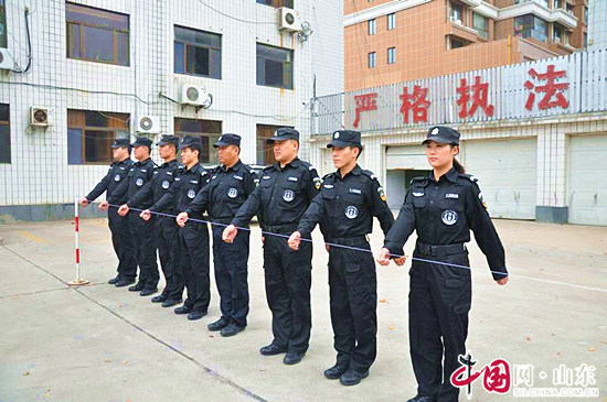 滨州滨城特巡警加强队列训练 促进纪律作风养成