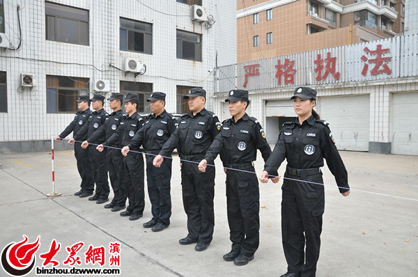 滨州滨城特巡警开展队列训练 促进纪律作风养成