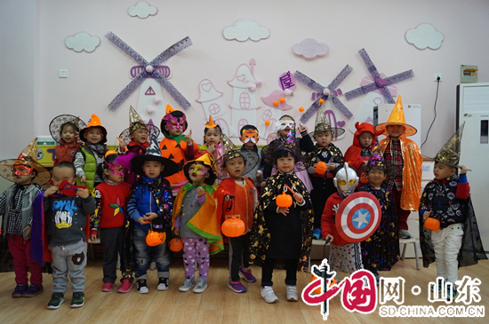 濟南市槐蔭區實驗幼兒園舉行“萬聖節變裝狂歡會”(組圖)