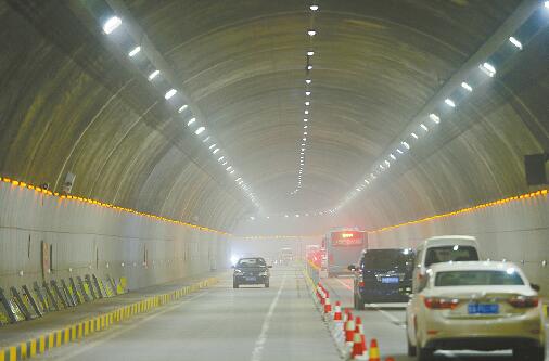濟南開元隧道通車首日未現大擁堵 能繞行最好繞行