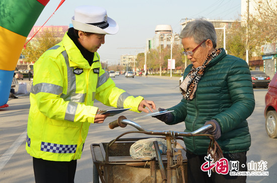 滨州阳信公安交警大队开展冬季交通安全宣传教育活动