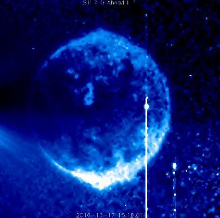 太阳前现蓝色球体还会发光 两者或发生化学反应