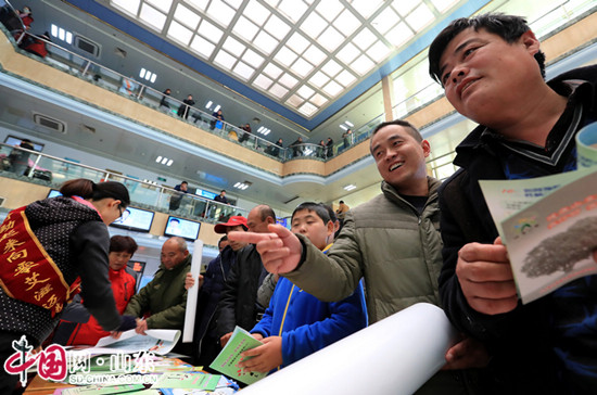 “携手抗艾重在预防”滨州举办第29个世界艾滋病日宣传活动