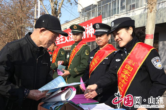 濱州鄒平公安積極組織參加12.4國家憲法日集中宣傳活動 