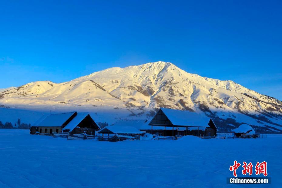 新疆北部大山深處古村大雪後現美景宛如“童話世界”（圖）