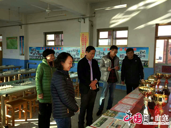 省棋管中心领导来滨州市考察验收省级国际象棋特色学校