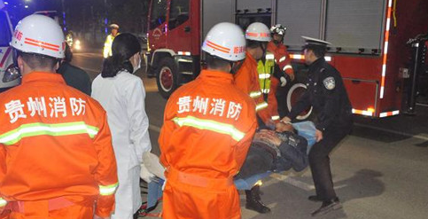 越野車跟著導航被困鐵路 脫困時都聽到火車鳴笛了（圖）