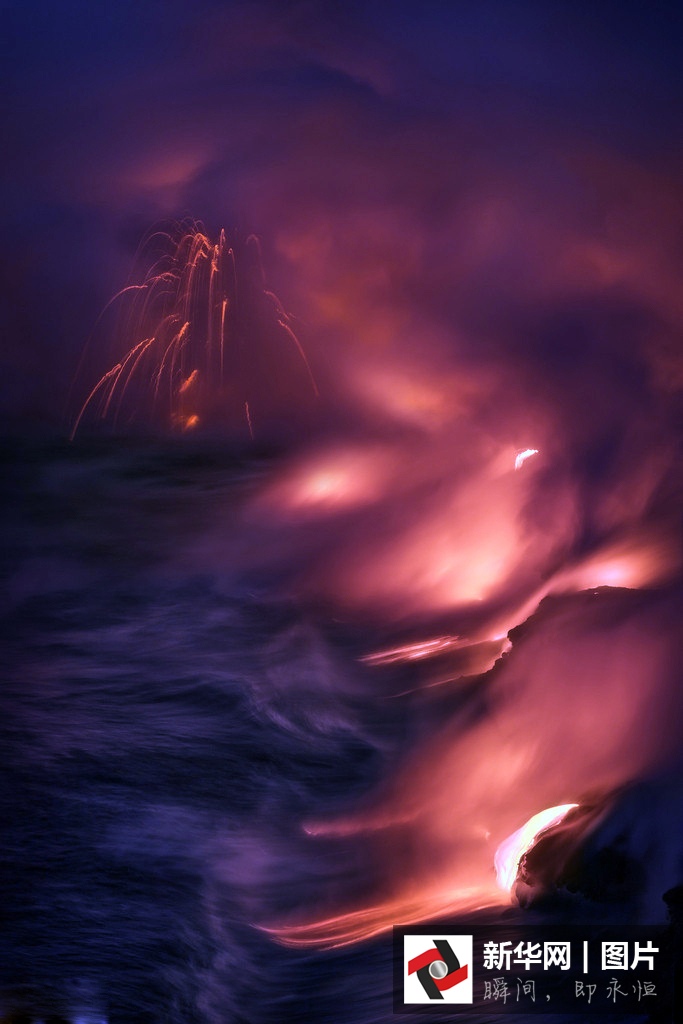 攝影師拍岩漿入海 火紅岩漿洶湧翻騰（組圖）