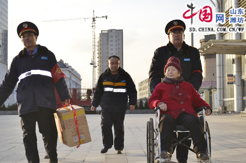 昌乐站提供轮椅助82岁老人出站 让旅客享受暖心服务（图）