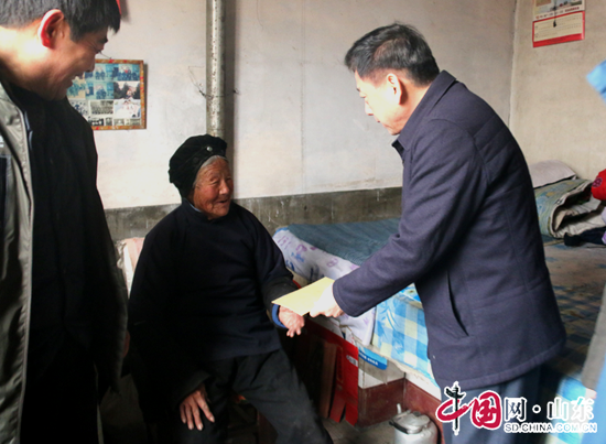 濱州：王進東到第一書記幫扶村走訪慰問困難群眾