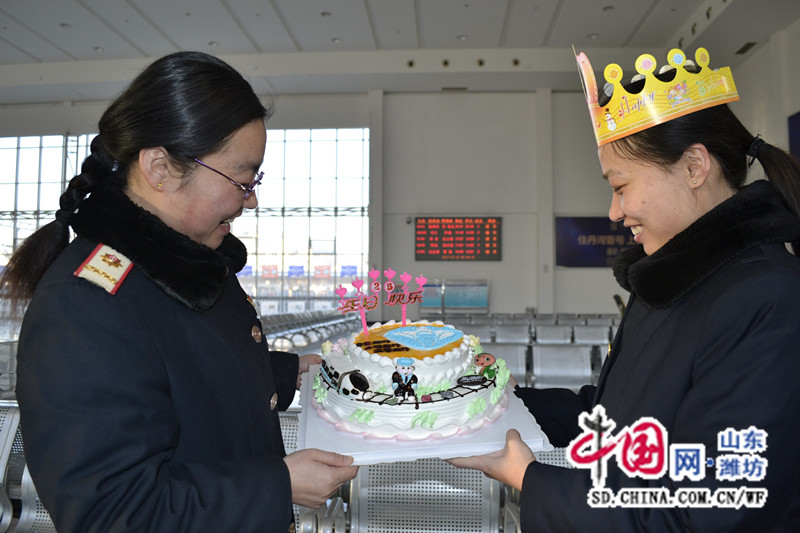 潍坊火车站昌乐站售票女青年 28岁生日依然坚守岗位（图）