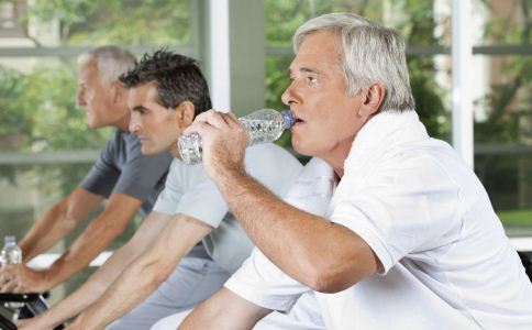 老年人為什麼要多喝水