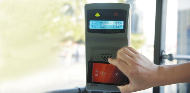 刷NFC手機乘坐公交車.jpg