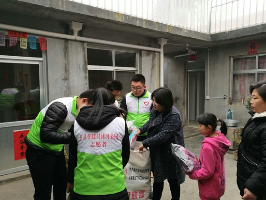 莒縣住建局沭河公園志願者協會開展志願服務活動