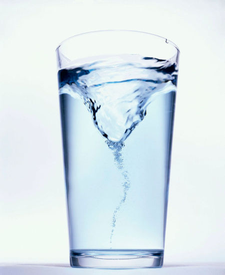 中年女性很重視排毒 喝水就是很好的方法(圖)
