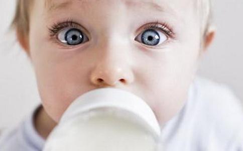 寶寶喝奶粉上火怎麼辦 幾個妙招幫你搞定(組圖)