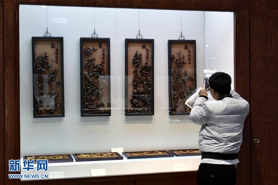 （文化）（2）山东济南举行“木影流光——福建金漆木雕展”