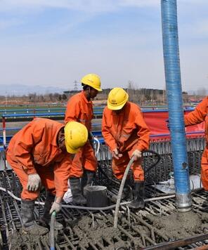 鲁南高铁临沂段正式动工 浇筑全线第一片梁