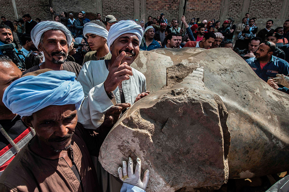开罗 
出土 
巨型 
雕像 
残块 考古学家推断属 
拉美西斯二世 
 
雕像 
