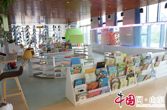 中国首家24小时学校社区图书馆在济宁宣布对社会开放（组图）