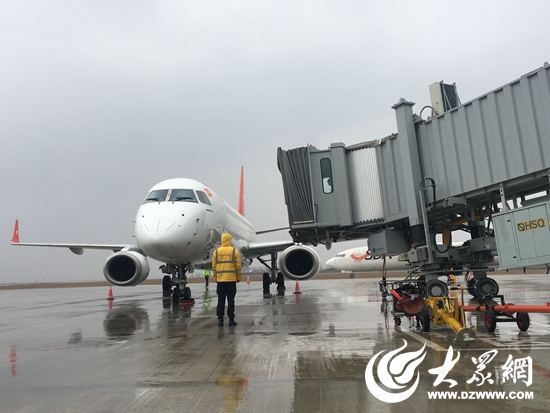 日照机场开通杭州航班 今日迎首班飞机(组图) 