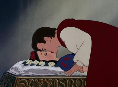 女孩整天找人索吻 她为何要沉迷在童话世界里？（组图）