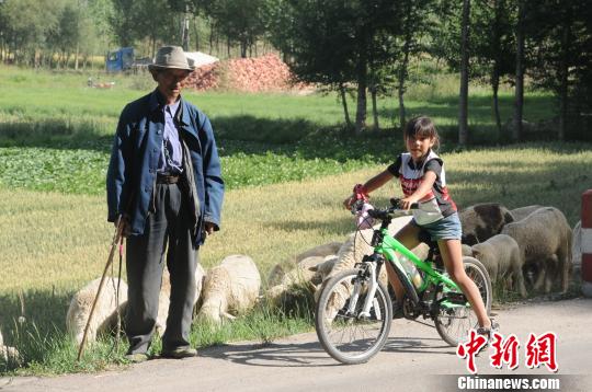 台湾女孩骑行千里 亲子壮游仍在持续实践中(组图)