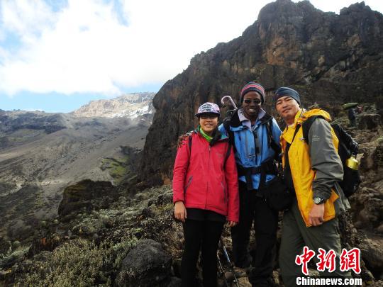 台湾女孩骑行千里 亲子壮游仍在持续实践中(组图)