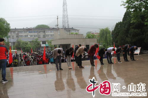 淄博市在焦裕禄纪念馆举行 “不忘初心跟党走”主题团日示范活动     
