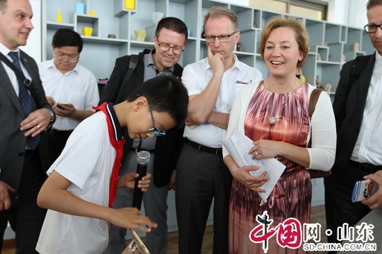  芬蘭羅凡涅米市教育訪問團來濱州實驗學校參觀學習
