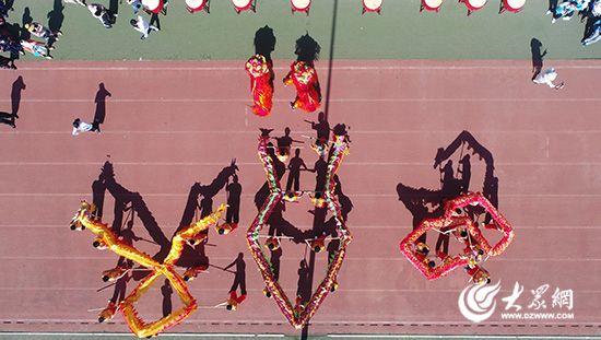 日照市新营中学举办“端午情中国梦”舞龙节活动