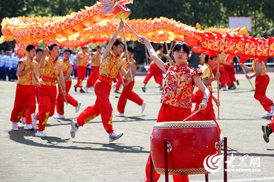 日照市新营中学举办“端午情中国梦”舞龙节活动