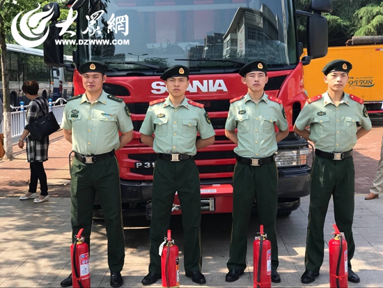 日照消防官兵为考生提供消防安全保障