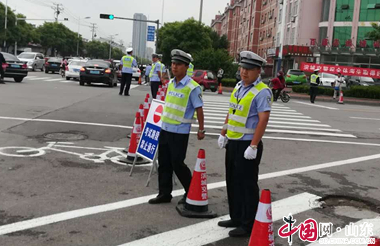 濱州高考場外一群可愛的人：交警、特巡警